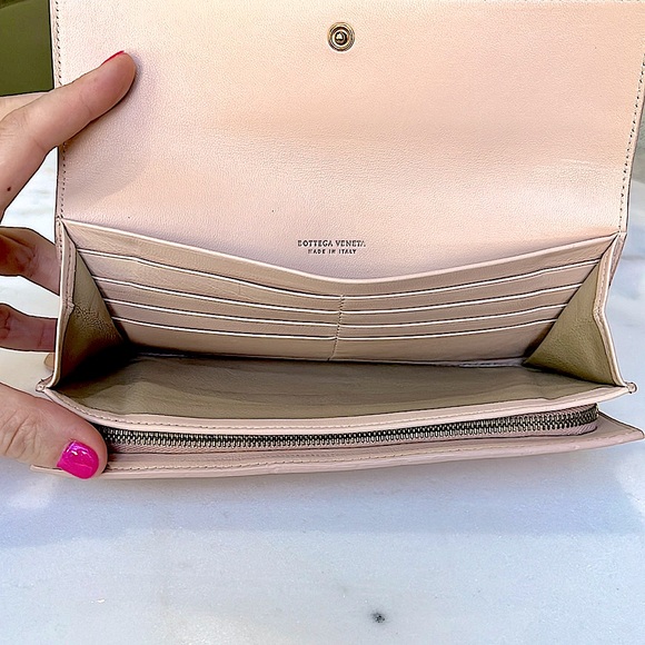 Bottega Veneta leather wallet with snap - Picture 6 of 14
